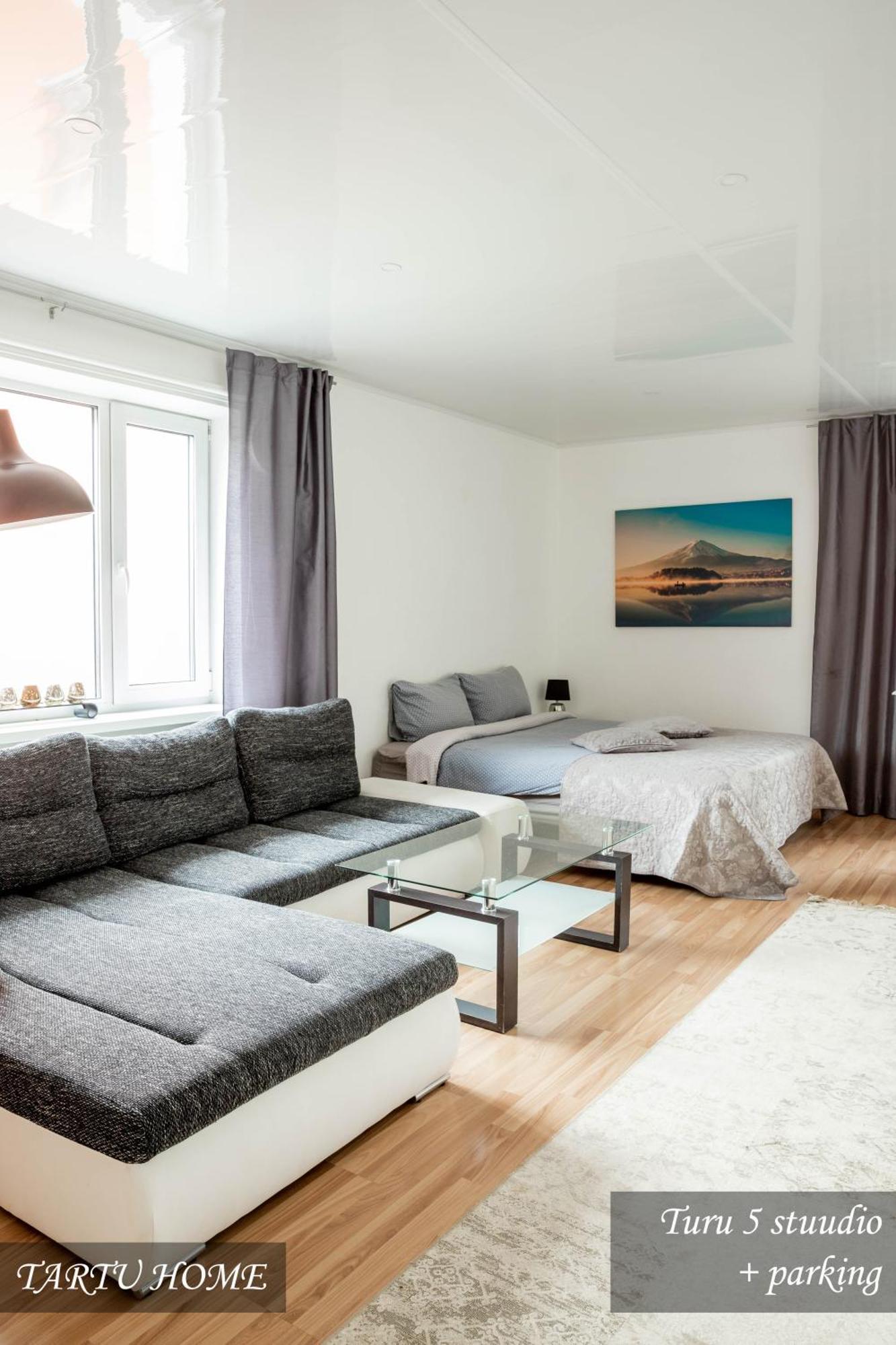 Apartment Center Turu Str Apartments, Parking,
